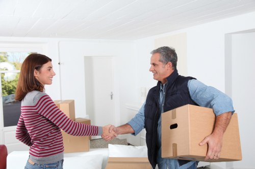 Urban moving truck support for Shoreditch home and business moves